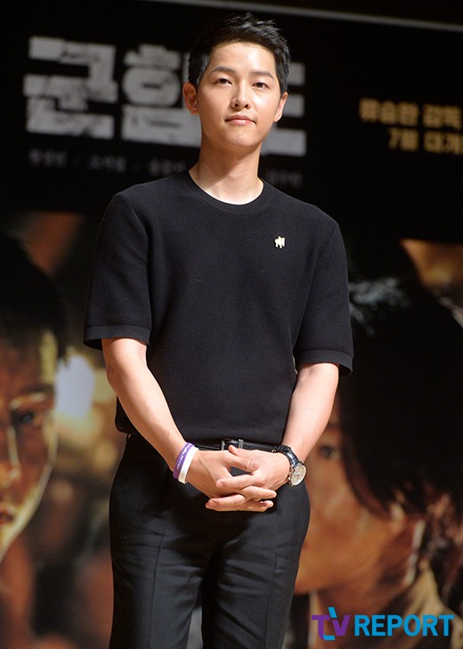 <p>Actor Song Joong-ki has played domestic Love Without Love (Live at Summer Vacation / 08 for the first time in 2 years).</p><p>On 6th Song Joong-kis Fan Cafe Coming September 1, Love Without Love (progressing at Live at Summer Vacation / 08, the public has gone up, not yet known about details of location and time, It was not.</p><p>Song Joong-ki progressed domestically and overseas Love Without Love (Live at Summer Vacation / 08 after the end of the broadcast of KBS 2 descendant of the sun in the past 2016. Song Joong-kis Love Without Love (Live at Summer Vacation / 08 news only for 2 years, the fans were pleased with the rainy news of the hot summer blessings.</p><p>Also, with Song Hye - kyo, it is also the first seat to meet fans after marriage last October. For fans for Song Joong-ki are more interested in the story.</p><p>Meanwhile, Song Joong-kis next work is undecided. I am considering it by proposing a tvN drama As month chronicle appearance.</p>