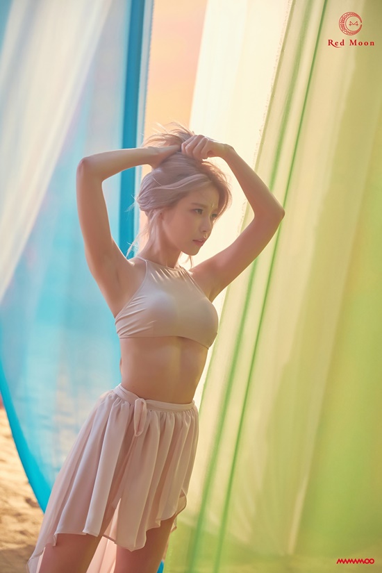 MAMAMOO Solas personal concept photo, which is about to come back on the 16th, was released.MAMAMOO released its seventh mini album RED Moon Solas personal concept photo through official SNS at 0:00 on the 6th, raising expectations for a comeback.Sola in the public photo showed a pure and sexy charm with a chiffon skirt on a nude tone colored halter neck crop top.The provocative look on her hair is focused on her eyes, especially her smooth waistline and her solid, healthy, flawless body, which are more emphasized and captivating her eyes.In addition, Solas personal concept photo is a pure and sexy figure that is quite different from the previously released RED concept Hwasa and Moonbyul, raising the curiosity about the new album RED Moon.MAMAMOO, which launched the Four Seasons Four Color Project with its spectacular four seasons in 2018, followed by Yellow Flower in March this year, and in July, it announced MAMAMOOs second color RED with its new mini-album Red Moon.RED Moon is a combination of Moon (moon), which means Moonbyul in red, the symbol color of Moonbyul, and is going to heat up the hot summer with an album that contains the passionate charm of MAMAMOO, which resembles summer.On the other hand, MAMAMOO will announce its seventh mini album RED Moon at 6 pm on the 16th.Photo: RBW