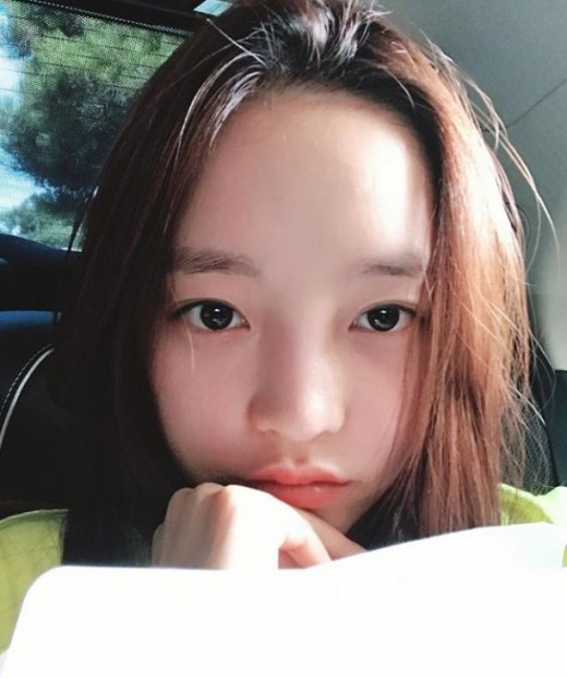 Singer Goo Hara flaunted her beautiful looks duringGoo Hara posted a picture on her Instagram on the 6th.In the photo, Goo Hara looks at the camera and looks subtle. Most of all, beautiful looks capture Eye-catching. Clean skin also stands out.The netizens who watched this are responding such as I am younger, Goo Hara, which is getting pretty every day, I have no skin.