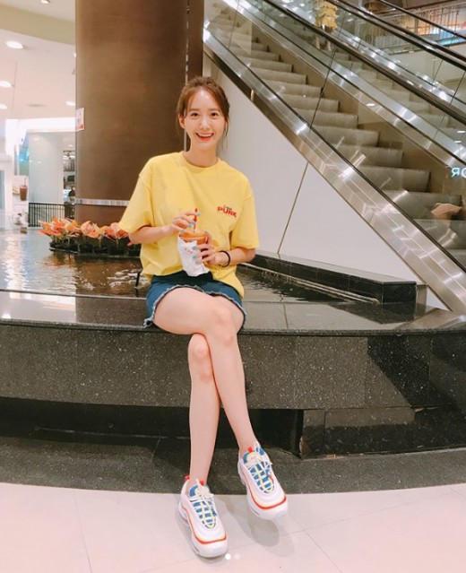 <p>Girls Generation Im Yoon-ah blew Jeong Liang Ham, who flies the swelter.</p><p>Im Yoon-ah posted a piece of photograph on his own instagram on the 7th.</p><p>The released picture is the state of Im Yoon-ah sitting in the shopping mall in Bangkok, Thailand. Im Yoon-ah who completed a casual look with a yellow T-shirt and A chinchilla draws his gaze with a bright smile.</p><p>Meanwhile, Im Yoon-ah used JTBC Hyo Ri 4 Minshuku 2 to show off the versatile staff and received much love.</p>