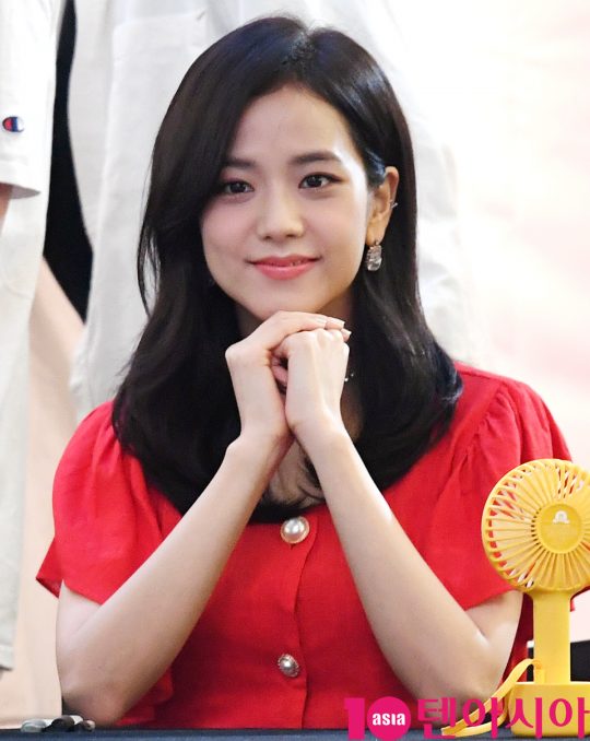 Girls group BLACKPINK (JiSoo, Jenny Kim, Rose, Lisa) JiSoo is attending the first mini-album SQUARE UP Fan signing event held at IFC Mall in Yeongdeungpo-gu, Seoul on the afternoon of the 8th.BLACKPINK ranked first in the music charts for the longest period of the girl group this year.