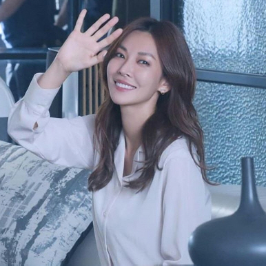 Actor Kim So-yeon reveals recent status after Secret Mother endOn the 9th, Kim So-yeon posted a picture on his SNS.In the public photo, Kim So-yeon is smiling broadly with his hands up; Kim So-yeon doubles his elegant charm in a white blouse.SBS Drama Secret Mother starring Kim So-yeon recently ended.