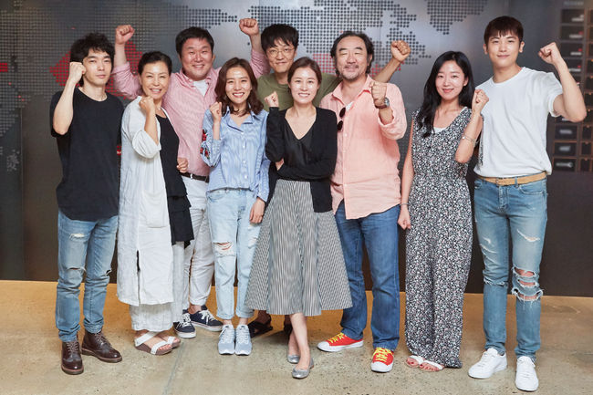 Moon So-ri, Park Hyung-sik starring Jurors completed all the castings to the actors who will play South Koreas first Juror stage and cranked on the 7th.The Jurors, which reconstructed the actual events of the National Participation trial, which was first introduced in Korea in 2008, is a story about ordinary people who became Jurors in their first National Participation trial,The court, which is the first symbol of the judiciary, must be with the general public. The Juror, who lives in different ways and must gather in one place for the first time to decide someones sin.The movie Jurors is also the first film of everyone in the case of South Korea called the first National Participation trial.The human character of the ordinary eight Jurors who wanted to keep common sense, even though they do not know the law, will be drawn with lively development.Moon So-ri, who has expanded his scope to acting actor and director who has been recognized in Korea as well as the world, played the role of Kim Jun-kyum, the judge who led the first national participation trial,Moon So-ri, who is a judge who is unrivaled in the pulpit and effort within the judiciary and has the conviction that Judge should speak by judgment, is expected to lead the center of the drama and show the power of a new female character.Jurors is his first film to Park Hyung-sik, who has been recognized for his acting ability and charm through drama Schutz and Power Girl Dobong Soon.Kwon Nam-woo, who was selected as the last Juror, became a Juror on a day of his life with business success or failure.His expertise and determination are lacking, but his best and sincerity, which is wrong, creates a new phase of trial.In addition to Park Hyung-sik, the first Juror team in South Korea will join actors Baek Soo-jang, Kim Mi-kyung, Yunkyoung, Seo Jung-yeon, Jo Han-cheol, Kim Hong-pa and Cho Soo-hyang to fill the drama more abundantly.Baek Soo-jang, who has been attracting attention as a drama Mistress, plays the role of Juror Yoon Grim, a late-time law student, Kim Mi-kyung, who has been recognized for his skills in the theater stage, as the elder Yang Chun-ok of Jurordan, and Yunkyoung, who is active in drama, screen and stage.In addition, Seo Jung-yeon, who showed an impressive performance in the drama Dignity She, played the role of Juror Sang-mi, a housewife with a middle school daughter, Jo Han-cheol of Shin-in-the-god, Silent, Lucky Cho Soo-hyang, who has been busy in movies and dramas, played the role of Juror Oh Soo-jung in his 20s.Here, Kwon Hae-hyo in the chief judge station, Tae In-ho in the judgment judge station, Seo Hyun-woo in the gangdu-sik station, Yong-yi in the gangdu-sik mo station, Yeom Dong-heon in the foreign uncle station, Choi Young-woo in the gyeongwi station, Lee Young-jin in the prosecutor station, Seo Jin-won in the  Ko Seo-hee in the center staff station, Kim Hak-sun in the forensic scientist station, and Yeom Hye-ran in the cleaning aunt station.The movie Jurors, which has completed all eight Juror castings with such solid acting power and presence, has been fully immersed in the characters in the atmosphere of the actors who gathered in the first place through the script reading on June 29th.On this day, Moon So-ri said, It is a movie in which all the actors appearing as Juror are the main characters.I hope everyone will gather their hearts and do well together. Park Hyung-sik said, I always value the first step.I am grateful for the good story with good seniors.I will do my best as it is a new challenge for me, and director Hong Seung-wan said, I am very lucky to be able to work with such good actors in my first work.I think I can do it well.Jurors is a combination of talented actors from generation to generation, including Moon So-ri, Park Hyung-sik, who will draw an interesting development and impression on the story of the historic day when the people are tried.CGV Art House