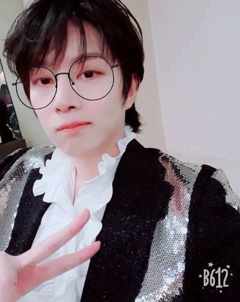 Group Super Junior member Kim Hee-chul showed off his warm visuals for his birthday.Kim Hee-chul posted a photo on his instagram on July 10 with an article entitled Happy Birthday To HEE (Hee-chul Happy Birthday).The photo showed Kim Hee-chul, who looked stylish with a frill shirt and a sparkling jacket; Kim Hee-chul used a mobile phone application to make glasses.Kim Hee-chuls warm-hearted appearance, shining like a fairy tale prince, attracts Eye-catching.delay stock