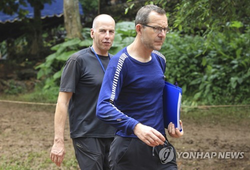 태국 동굴 소년들 찾아낸 영국 잠수사들 [AP=연합뉴스 자료 사진]