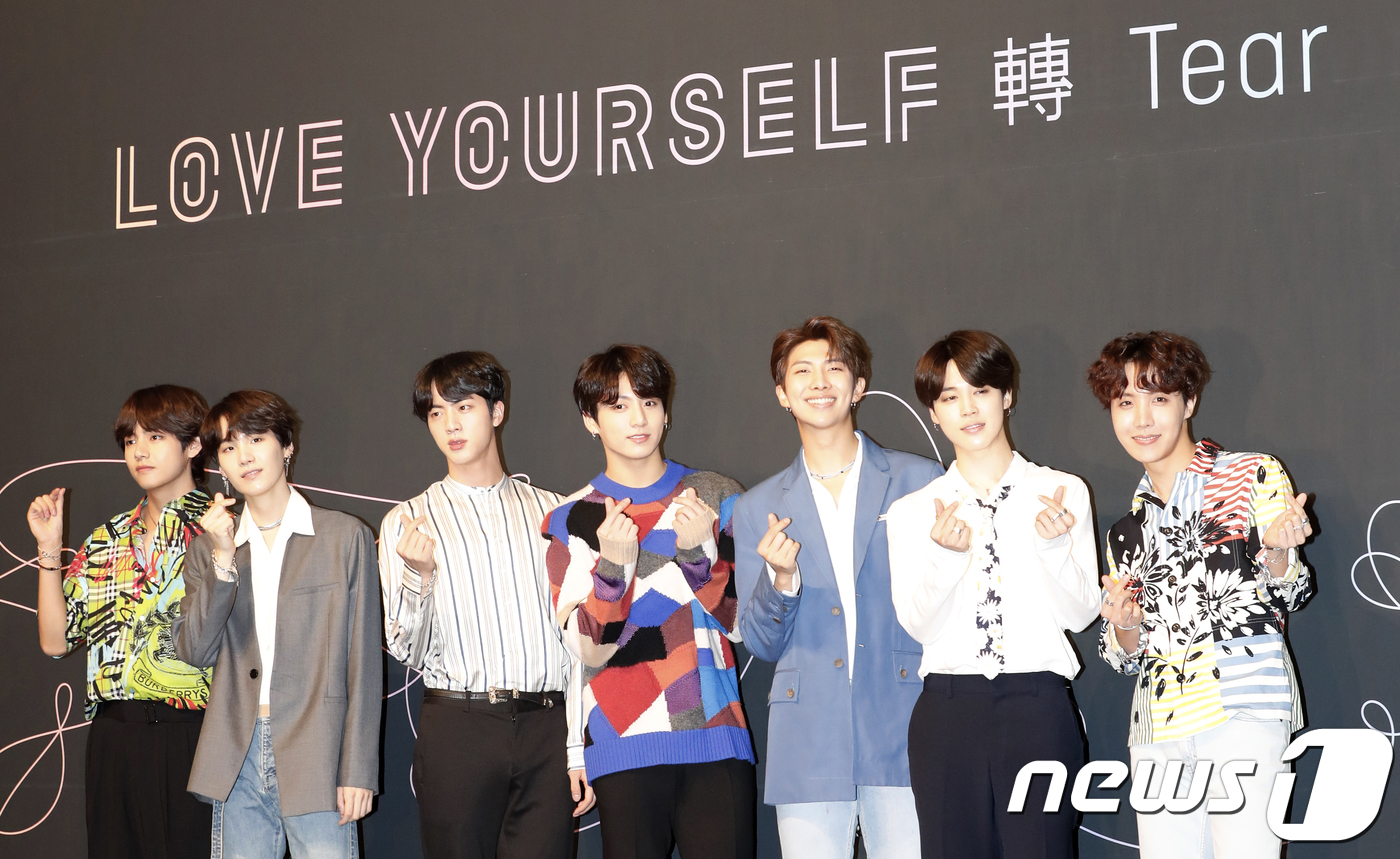 As a result of the 11th coverage, BTS will release its regular 3rd album repackage album next month.BTS will make a high-speed comeback in three months after its third regular album LOVE YOURSELF Tear, which was released in May.The members are currently in the midst of the new albums final work, and they are sweating for the extraordinary elements of the new song.BTS has won the Billboards Hot 100 10th place with its previous song Fake Love, and it has achieved the first place in the Billboards 200 for the first time in the BTS and K-pop genre.BTS also ranked 47th in the Billboards 200 in the Billboards rankings released on Thursday, ranking for the seventh consecutive week.BTS is expected to hit the Billboards chart again with a repackaged album that adds new songs.BTSs high-speed comeback, which is loved worldwide, is highly anticipated to set the first and most records on the global chart.Big Hit Entertainment responded cautiously, saying, The contents related to the repackage album are difficult to reveal as of now.Earlier, BTS won the Top Social Artist Award for the second consecutive year as well as a comeback stage at the 2018 Billboards Music Awards at the United States of Americas MGM Grand Garden Arena in May.Meanwhile, BTS will hold the World Tour Love Your Self at the main stadium of Jamsil Sports Complex in Seoul from August 25th to 26th.Since September, the United States of America will continue its full-scale tour in major cities in North America and Europe, including Los Angeles, Oakland, Fort Worth, Newark, Chicago, Canada Hamilton, London, London, Netherlands Amsterdam, Germany Berlin and Paris.
