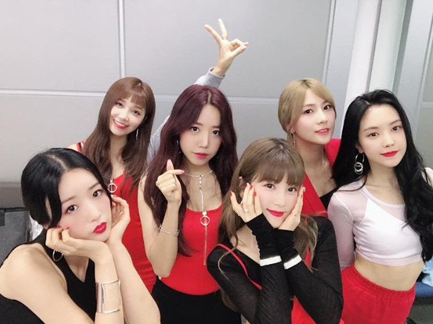 Group Apink celebrated its first first place since their comeback.Apink Lantern posted a picture on his Instagram on July 11 with an article entitled Congratulations Pandas! Thank you!Inside the picture is a lovely pose of Apink members from calyx to hand heart and V.On this day, Apink enjoyed the joy of taking the first place after comeback on SBS MTV The Show.sulphur-su-yeon