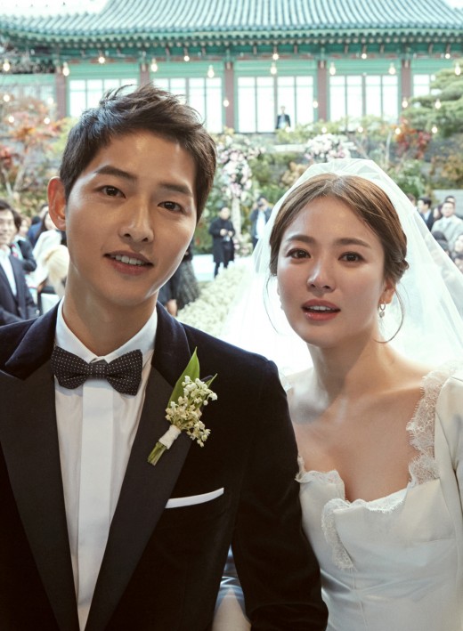 <p>Song Hye-kyo, Song Joong-ki. After all it is a hot couple. From the surprise surprise marriage announcement to the acquisition of Date, interest for two people is still hot.</p><p>On the 9 th, China Shina entertainment side Song Hye-kyo, Song Joong-ki couple attended a marriage ceremony of acquaintances made in the United States.</p><p>According to media reports, Song Hye-kyo, Song Joong-ki couple sitting side by side at the marriage ceremony table on the same day showed a close look. Especially talking while watching the marriage ceremony, with a smile on the story, it is a story that shows a newly-married down jerky</p><p>Especially Song Joong-ki explained that taking a commemorative photo with the guests attending the marriage ceremony and expanding a kind fan service. The appearance of the two who seems to be Korean stars holds warmth.</p><p>Song Hye - kyo, Song Joong - ki is a couple who gathered topics from marriage announcement. Two people who met through KBS 2 descendants of the sun and developed into an actual lover made a surprise announcement of marriage in July last year and gathered the attention of the public.</p><p>Since marriage is not only an individual but also an encounter with family and family members at the affiliation office of their two officials, it has been a cautionary situation, and now it has only been cautious until marriage is concluded I let you deliver a position, he told the reasons for maintaining secret love.</p><p>Song Joong-ki through the Fan Cafe With the start of a new year, the two of us promised to make our life together, 2017, we promised only two people, the shortage of each other filled with love, Difficulty is going to raise the marriage ceremony with Song Hye-kyo at the last day of October 2017 for the start of a new life to get over with, As a nice actor in this future, I promise to live as reassuring the most .</p><p>Song Hye-kyo also said, The trust and trust that Mr. Mid-term showed to me for a long time began to think that the future can be together, and I was also thankful that my true feeling was felt , I was convinced about it, he said, expressing love for Song Joong-ki.</p><p>Song Hye - kyo, Song Joong - ki who released the surprise surprise marriage raised a private marriage ceremony and started a newlywed marriage ceremony among hot and domestic hot concerns. After that, two people who steadily received interest in figuring out the date in Busan, Itaewon, the Nunsanya and others. I still have envy in a jerky form.</p>