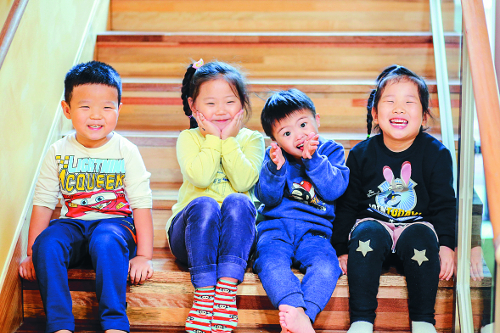 장애통합보육시설인 서울 중랑구 면일어린이집에서 함께 생활하는 장애아동과 비장애아동.