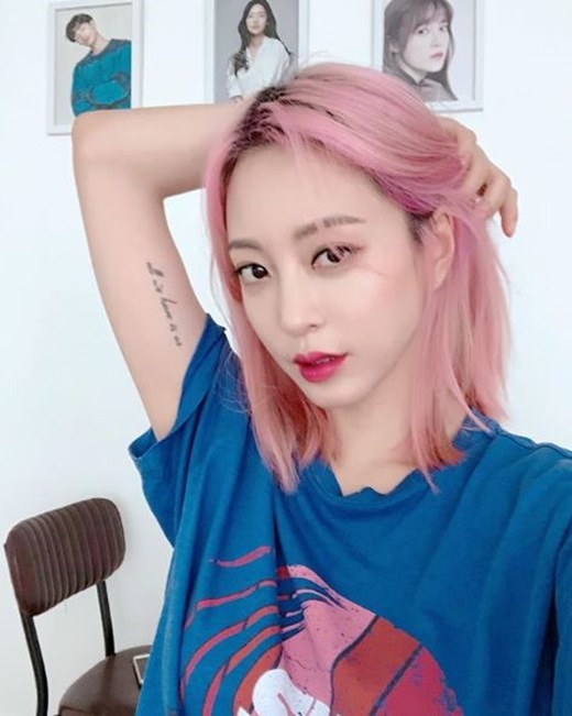 Actor Han Ye-seul showed off a different dyeing.Han Ye-seul released a photo of himself on his 12th day, writing the name of the Plants Pink Mully on his instagram.Han Ye-seul in the public photo captures the attention of her bright pink hair, not the blonde hair she had previously shown.Netizens are responding to Pink hair is beautiful, It is like a girl group and It is beautiful even if it is hair.Meanwhile, Han Ye-seul recently signed a contract with a new agency partner, Partners Park, and is carefully reviewing the next film, including dramas and movies in the second half of the year.