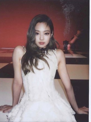 Group BLACKPINK member Jenny Kim boasted of her beauty.Jenny Kim posted two photos on her Instagram account on July 12.The picture shows Jenny Kim in a white sleeveless dress, with her glamorous eyes staring at the camera.Jenny Kims exotic features draw on Eye-catchingThe fans who responded to the photos responded, Do you think Princess? I really want to do The Housemaid, Its so beautiful and Jenny Kim class.delay stock