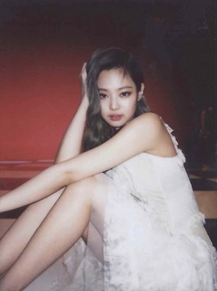 Group BLACKPINK member Jenny Kim boasted of her beauty.Jenny Kim posted two photos on her Instagram account on July 12.The picture shows Jenny Kim in a white sleeveless dress, with her glamorous eyes staring at the camera.Jenny Kims exotic features draw on Eye-catchingThe fans who responded to the photos responded, Do you think Princess? I really want to do The Housemaid, Its so beautiful and Jenny Kim class.delay stock