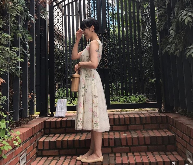 Seo In-young flaunts her innocent One Piece figureSinger Seo In-young posted a picture on his Instagram on July 12.The photo shows a figure of Seo In-young posing naturally in a One Piece; the innocent beauty of Seo In-young catches the eye.kim myeong-mi