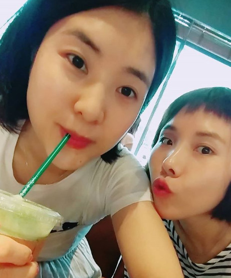 Shin Bong-sun, Oh Nami and Yu-mi Kang were reborn as beautiful Gag Woman.Shin Bong-sun posted several photos on his SNS on the 11th with a message # Gacon Green Crematorium # Sbuck Dating # Yumi Squirm # Namio # Amameame.In the photo, Shin Bong-sun and Yu-mi Kang pose affectionately in the cafe and take photos of the couple.Both of them are happy with their immaculate skin and clear images.Another photo shows Shin Bong-sun and Oh Nami, both of whom are all laughing happily at the cafe chatter.Fans have been hotly reacted to the luscious charms of Oh Nami and Shin Bong-sun.Shin Bong-sun, Oh Nami and Yu-mi Kang are currently playing a big role in KBS 2TV Gag Concert.Shin Bong-sun SNS