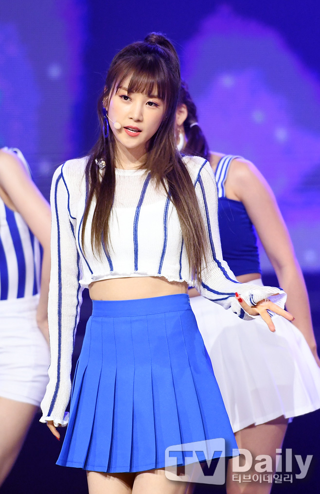 Cable TV MBC Music Show Champion on-site was held at MBC Dream Center in Ilsan, Goyang City, Gyeonggi Province on the evening of the 11th.Apink Park Cho-rong is presenting a wonderful stage.On the shows championship stage, Apink (/Apink Park Cho-rong Yoon Bomi Jung Eun-ji Son Na-eun Kim Nam-ju Oh Ha-young), New East W (JR Aron Baekho Ren), Yoon Mi-rae, Jesse, Daisyx (Sungjin Jae Young K Won Pil Doun), Kyungri, Gangnam, The Eastlight, On and Off, Gugudan Seminar (Cejeong Mina Na Young) ), Golden Child (Jang Jun Dong Hyun Bomin Representation Ji Bum Ju Chan TAG Seungmin Y ranks), Kim Dong Han, Promis Nine (No Ji Sun Song Ha Young Lee Chae Young Lee Na Kyung Park Ji Won Lee Seo-yeon Baek Ji Heon), My Tin, Flash, TARGET, NTB, etc., appeared to present a colorful and wonderful stage.Show Champion is a music chart show that covers the champions of the music industry, including the most popular songs of the week, hot issues of the music industry, and the best newcomers.Cable TV MBC Music Show Champion on-site