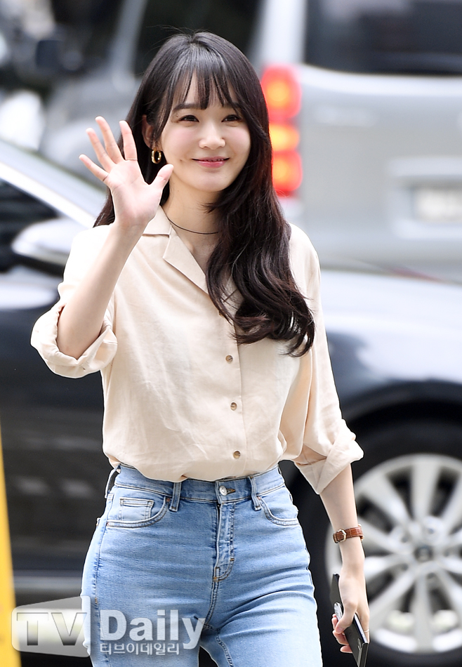 Davichi appeared as a guest of SBS Power FM Dooshi Escape TV Cultwo Show held at SBS in Mok-dong, Yangcheon-gu, Seoul on the afternoon of the 12th.Davichi Lee Hae-ri, Kang Min-kyung is heading for the recording site.Meanwhile, Davichi will unveil her summer single We Didnt Have It at noon today (12th) through various music sites.Davichi Dush Escape TV Cultwo Show