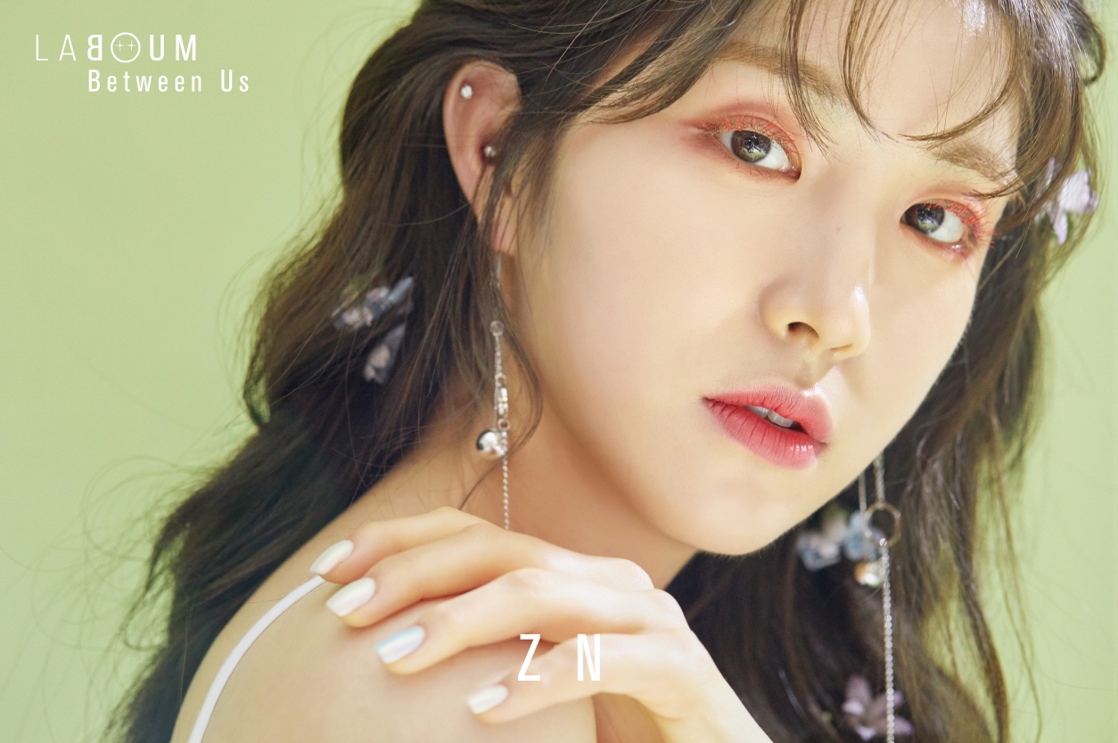 LABOUM (LABOUM) (Yoo Jeong, So-yeon, ZN, Haein, and Ahn Sol-bin) will unveil a Teaser image ahead of their comeback on Monday, spurring preparations for a comeback.LABOUM released its personal teaser image of ZN, a member of its fifth single album Between Us, through official 12:00 on the 12th.In the open photo, ZN focused peoples attention through its gentle eyes and perfect beauty, and like the image of Ahn Sol-bin personal Teaser, which was released first, it attracted the fans eye-catching with a feminine atmosphere that changed greatly from the previous LABOUMs youthful appearance.The title song of LABOUMs fifth single album, Letween Us, is a member So-yeons own song, which has been making a lot of effort to show a new look, not the existing LABOUM, and it raises a lot of expectations and curiosity about what the transformation of the new LABOUM will look like.Meanwhile, LABOUM will release its fifth single album Between Us at 6 p.m. on the 24th, and will continue its active activities in the music market this summer.Photo: Global H-media