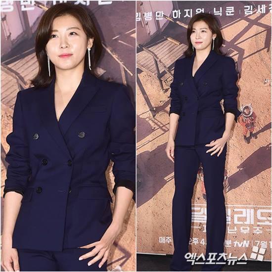 Actor Ha Ji-won showed off his perfect suit fit.Ha Ji Won attended the presentation of TVNs new SF reality program Galileo: Awakening Space at CGV Yongsan branch in Cheongpa-ro, Seoul on the afternoon of the 12th.Galileo: Awakening Space, starring Kim Byung-man, Ha Ji-won, Nichkhun, and Sejeong, is a program that challenges Mars Human Exploration at the MDRS (Mars Desert Research Station/Mars Exploration Research Base), which has never been released in Korea.Ha Ji Won, who visited the production presentation site on the day, appeared in a dark navy color suit.From a simple hairstyle to a bunch of costumes, Ha Ji-won focused his attention on his unique charm. Lets take a look at Ha Ji-wons flawless suit fit again.