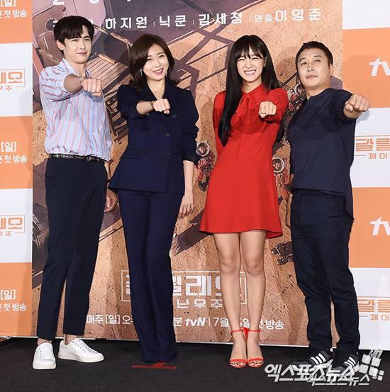 Actor Ha Ji-won showed off his perfect suit fit.Ha Ji Won attended the presentation of TVNs new SF reality program Galileo: Awakening Space at CGV Yongsan branch in Cheongpa-ro, Seoul on the afternoon of the 12th.Galileo: Awakening Space, starring Kim Byung-man, Ha Ji-won, Nichkhun, and Sejeong, is a program that challenges Mars Human Exploration at the MDRS (Mars Desert Research Station/Mars Exploration Research Base), which has never been released in Korea.Ha Ji Won, who visited the production presentation site on the day, appeared in a dark navy color suit.From a simple hairstyle to a bunch of costumes, Ha Ji-won focused his attention on his unique charm. Lets take a look at Ha Ji-wons flawless suit fit again.