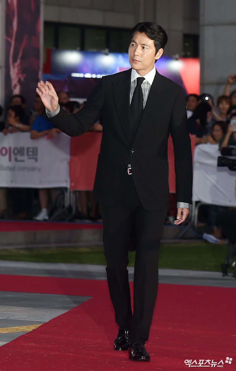 Actor Jung Woo-sung poses at the Red Carpet Event at the opening ceremony of the 22nd Bucheon International Fantastic Film Festival (BIFAN) held at Bucheon City Hall Plaza in Bucheon City, Gyeonggi Province on the afternoon of the 12th.