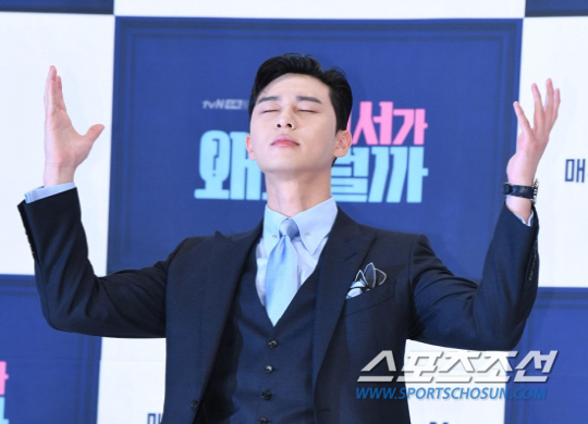 The TVN Drama Why is Kim Secretary, which has exceeded the highest audience rating of 10%, is also very popular in China, and local interest in Park Seo-joon, the main character, is hot.On the 12th, in the social influence section of the Weibo Hallyu Power Chart, Park Seo-joon ranked second after the No. 1 BTS, and ranked second among domestic actors.In addition, the keyword related to Why is Kim Secretary appeared in the real-time search term of Weibo, the largest SNS in China, and Kim Secretary finally kisses is the top search word, and it is proving the hot interest of Chinese fans.This is because Park Seo-joons MBC Drama She Was Pretty, which was aired in 2015, was also attracting attention in China, so it is assumed that there is a synergy with the interest of Park Seo-joon, the main character of Why is Kim Secretary?In fact, major Chinese media such as Tencent and Sina.com are constantly attracting attention, including Park Seo-joon and his Drama Why is Kim Secretary?A broadcasting official said, The Chinese netizens who are in love with Park Seo-joons romantic and delightful charm are synergistic with the fact that Kim is in love with Why is Kim? The number of local netizens watching Park Seo-joons works online has surged, and they are exchanged through SNS,On the other hand, Park Seo-joons Why is Kim Secretary? 12 times is a total of 8.4% and 9.9% of the nationwide paid platform that integrates cable, satellite and IPTV.