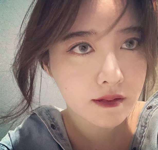 Actor and director Ku Hye-sun recently revealed that he is 10kg old.Ku Hye-sun posted Selfie on his Instagram account on July 12 with the post I eat a lot of rice; I live ten kilos.The picture shows Ku Hye-sun, who is emitting a dreamy eye. Ku Hye-suns slightly plump cheeks attract Eye-catching.Despite the 10kg, the still distinctive Ku Hye-suns features are noticeable.The fans who responded to the photos responded, I do not really see any, I look healthier and I like it, I love 10kg, and My sister is pretty.delay stock