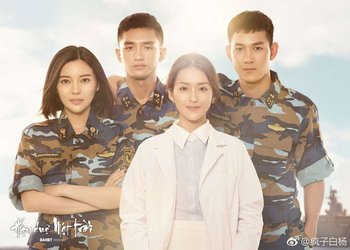 The Vietnam version of Dawn of the Sun poster is released and fans of China are enthusiastic.On December 12, China Media Sina Weirer released a poster of the Vietnam version of the Sun and reported that the main characters in the poster were all excellent.Dawn of the Sun, starring Song Joong-ki and Song Hye-kyo, aired in 2016, had high ratings across Asia, including Korea, China and Taiwan, and was extremely popular, with reports of Dawn of the Sun on the front page of the BBC Asia edition.Especially, Dawn of the Sun was loved so much that postpartum syndrome was blown in China.The 16th episodes copyright fee totaled 24 million yuan (about 4.3 billion won) and the Korean dramas highest price ever, and Chinas famous video site Aichi enjoyed the joy of increasing the number of members by 5 million in two months after the airing of Dawn of the Sun.The Vietnam version of Dawn of the Sun poster is released, and fans of Dawn of the Sun in China are responding hotly.On the other hand, Dawn of the Sun is a blockbuster human melodrama that will capture the value of life through young soldiers and doctors who dream of love and success in the extreme environment of Unfamiliar land.Song Joong-ki and Song Hye-kyo, who played the main characters in Korea Dawn of the Sun, married last October.
