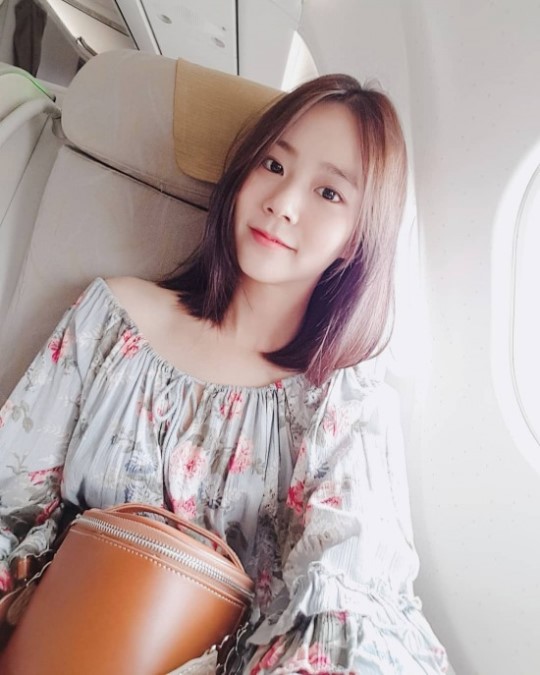 Han Seung-yeon uploaded a picture to his Instagram on Friday.Han Seung-yeon in the public photo is shooting Selfie in the airplane.Han Seung-yeon, with her hair in a single hair, smiled gently at the camera and showed off her innocent yet simple beauty.Meanwhile, Han Seung-yeon appeared in the recently-end TVN drama The Moment to Stop: About Time.Channel A, scheduled to be broadcast in September, is casting as a starring role in the new drama Twelve Nights.