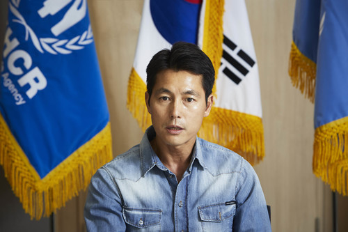 Actor Jung Woo-sung, who has recently been making a Xiao Xin statement on the Jeju Island Yemen Refugee issue, has revealed why he is giving social voice.Jung Woo-sung attended the 22nd Bucheon International Fantastic Film Festival Actor Special Exhibition - Star, Actor, Artist Jung Woo-sung, held in Bucheon, Gyeonggi Province on the afternoon of the 13th, and mentioned the opportunity to strive for social movement as an actor and criticism received from the public recently.I started to make social Voices at some point, but I think its probably related to MV Sewol, he said. I was most sorry for the older generation.I think most of my ages have been greatly invoked by their young friends with their feelings of apology and emotional debt, he explained.Then what kind of Voice should we do? Naturally, MV Sewol gave me homework, he said. I thought we should act without being silent.Jung Woo-sung also said, The people were tamed to be silent through the past dictatorship. If you talk about the regime, the frame of red was put on, and there was a silent pressure to concentrate on eating and living without political consideration.The fault of the last administration is that each of the people can wake up slowly by acting, he said. I wanted to be one of them to act.Jung Woo-sung sent a message saying Please be with Refugee on the day of World Refugee on the 20th of last month, and received a criticism from netizens who opposed the acceptance of Refugee.It was a natural move by Jung Woo-sung, a goodwill ambassador for the UN Refugee Organization (UNHCR), but it was at the center of controversy as it was a sensitive issue.However, Jung Woo-sung did not bend Xiao Xin, saying, I do not want to take your right to live and give it to Refugee, but to share it.I am concerned about the emotional expression that is out of the essence of discussion with poor or exaggerated information in the recent discussion of Yemen Refugee, he said in the Jeju Island Forum for Peace and Prosperity on the 26th of last month, People on the Road: Today and Tomorrow on the World Refugee Problem. We do not want to prioritize human rights, but we want to think about their human rights because Refugee is a person with a right to be protected.Something can never be a priority.