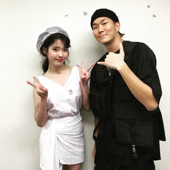 Two shots of singer IU and rapper BlackNine have been released.BlackNine posted a photo of her with IU on her Instagram account on Friday.In the photo, IU and Black Nine attracted attention as if they were dressed in white and black.IU, wearing a white mini dress and a sequined hat, posed for a V with a smile; BlackNine also showed off her charismatic look in all-black fashion.IU participated in the concert of Yoon Mi-rae held at Jangchung Gymnasium in Seoul this afternoon as a guest and shined the stage.Meanwhile, IU continues to perform various musical activities such as featuring in Block B Zicos special single released at the end of July.