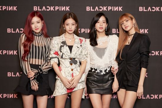 BLACKPINK stood tall as a soundtrack strongman.Not only did it take the top spot on the soundtrack chart for 30 consecutive days, but BLACKPINK members Jenny Kim and JiSoo appeared on SBS Running Man on the 15th and stayed at the top of the real-time search query, making BLACKPINKs popularity once again real.YG Entertainment said that the title song Toodou Toodou of BLACKPINKs first mini album SQUARE UP kept the top spot in the nations largest soundtrack site Meron for 30 days at 2:30 pm on the 15th.After climbing to the top of the chart on the 15th of last month, it stayed at the top of the chart for 30 consecutive days.It is the first time that K-pop artists have kept the top spot for 30 days with the entry into the Muskelon daily charts since Muskelon reorganized the chart counting method in February.Even if it takes the first place in the 1 hour real-time chart, it is difficult to keep the top spot on the daily chart as the counting method becomes more diverse.However, BLACKPINK continues to march well after a month since its release.BLACKPINK, which completely dominated the main soundtrack site, opened the door to the follow-up song of Forever Young through SBS Inkigayo which was broadcast today.The hot reaction that was concentrated on Tudoudo by holding triple crown is leading to Forever Young.