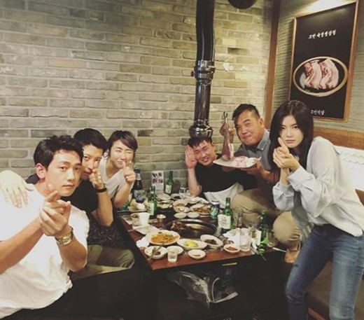 Actor Lee Dong-gun has unveiled the scene of the drama sketch.Lee Dong-gun posted an Alcoholic drink scene photo on his instagram on the 15th, along with the phrase #sketch #sketch #Rain #Leedonggun #Leesunbin #Lee Dong-gun #Lee Sun-bin.The picture shows Actor Rain and Lee Sun-bin.Lee Dong-gun appeared on JTBCs gilt drama Switch and performed a hot show; sketch was on the air on the last 14th.