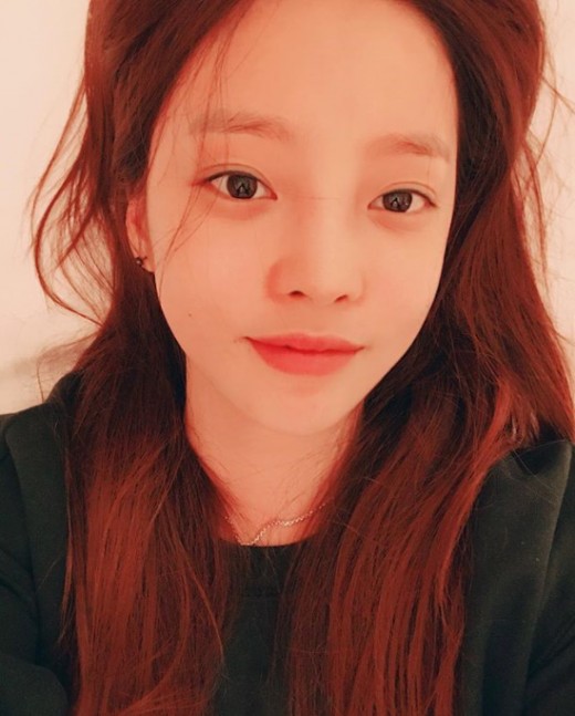 Actor Goo Hara has boasted of flawless Beautiful looksGoo Hara posted a selfie on her Instagram account on Friday, which she took while lying on.Goo Hara in the public photos is attracting attention with its distinctive features. Especially, despite the close-up photos, clean skin without any blemishes attracts attention.Meanwhile, Goo Hara will release her digital single Wild (WILD) on Thursday and begin her career as a solo singer.