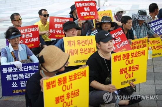 15ì¼ ì¤í ìì¸ ëíë©´ì¸ì  ììì ëíì¡ê²¬íí ê´ê²ìë¤ì´ ìì¡´ê¶ ë³´ì¥ ë±ì ì´êµ¬íë ì§íë¥¼ íê³  ìë¤. / ì¬ì§=ì°í©ë´ì¤