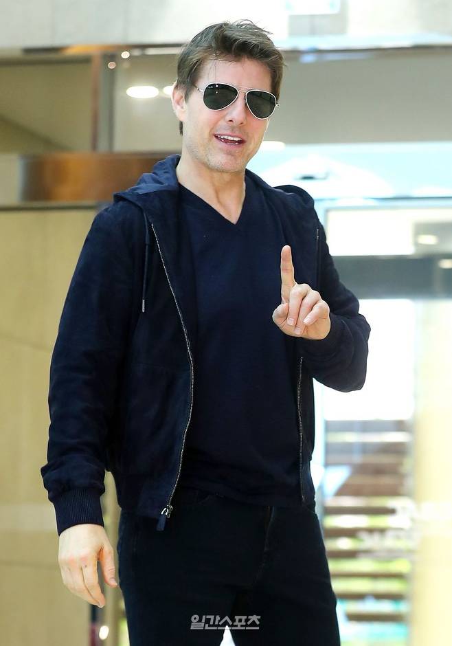 Tom Cruise, who came to Korea on the 15th, will participate in the movie promotion schedule with Christopher Walken Macquarie, Henry Lau Carville and Simon Pegg of the movie Mission Impossible: Fallout.The SBS entertainment program Running Man recording, which attracted a lot of attention, is scheduled for 17th.Running Man has announced a different confrontation mission with Mission Impossible: Fallout team on the 15th broadcast.Korean-loving Hollywood actor Tom Cruise, who loves Korea, is the ninth Korean.He has already earned a friendly nickname of Tom The Man from Nowhere as a friendly fan service, and he has already met the interest of Korean fans by opening an improvised fan signing ceremony at the airport on the 15th.It is noteworthy how kind the fan service of Tom The Man from Nowhere, which has already started, will be.Interest in Tom Cruise is also leading to the film.Mission Impossible: Fallout is an action blockbuster that must end the inevitable mission as top spy agent Tom Cruise (Ethan Hunt) and all good-will choices made by the IMF team return to their worst results.This is the sixth film, Mission Impossible, a popular series that attracted about 21.3 million viewers in Korea.Tom Cruise is the back door of his first career helicopter piloting challenge and upgraded his action with an ankle injury that surprised the world.Director Christopher Walken Macquarie, who was acclaimed for Mission Impossible: Lognation, once again took the megaphone.In addition, new actors such as Superman Henry Lau Carville and Black Panther Angela Bassett, who are foreseeing the birth of Tom Cruises powerful rivals, join in and expect the most diverse characters in the series.The box office index of Mission Impossible: Fallout is getting higher due to the actors events, the praise of foreign media, and the series that they believe.Mission Impossible: Fallout will be released on Saturday.