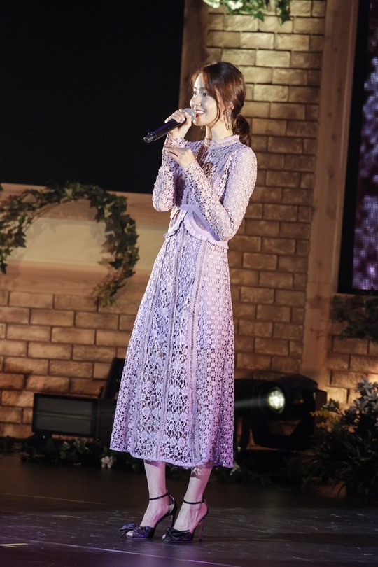 <p>Hallyu Goddess Im Yoon-ah during the Asia tour finished in a great success with Japan Love Without Love (Live at Summer Vacation / 08.</p><p>Im Yoon-ah held a meaningful time with fans organizing YOONA FANMEETING TOUR, So Wonderful Day # Story_1 in JAPAN on July 13 at Tokyo Broadcasting System Holdings Nakano Sun Plaza Hall, 15th NHK Osaka Hall.</p><p>This time Japan Love Without Love (Live at Summer Vacation / 08 was held in Tokyo Broadcasting System Holdings twice in Osaka and 2 times in Osaka with a total of 4 performances.The solo song A wind blows ( When The Wind Blows) s Japanese version was first published and led a hot reaction.</p><p>Wind blows is a song released in September last year via SM digital sound source public channel STATION (station) season 2. Not only did Im Yoon-ah participate in the lyrics for the first time after his debut, but also released in Korean and Chinese versions, received a lot of love, this time Love Without Love (Live at Summer Vacation / 08 The first released Japanese version became a special gift to local fans.</p><p>In addition, Im Yoon-ah set up a corner of fusion stargram that talks about the unpublished photographs behind, releasing 12 different photos every time to show off a nice skill and attracting attention. He gave presents to the fans a dessert that was decorated directly on the stage, proving the love of the limited fans by closely communicating closer and closer.</p><p>Starting in Seoul, Im Yoon-ah who successfully finished Love Without Love (Live at Summer Vacation / 08 in major Asian cities such as Bangkok, Tokyo Broadcasting System Holdings, Osaka, etc. will continue that fervor in Hong Kong coming August Planned, global fans and enthusiastic calls will continue in the future.</p><p>Im Yoon-ah was cast to the attention role of the heroine to the disaster action movie EXIT (tentative title and director Isan Gun) who depicted the emergency if it had to escape the city center covered with toxic gas, the cause unknown I will refrain from.</p>