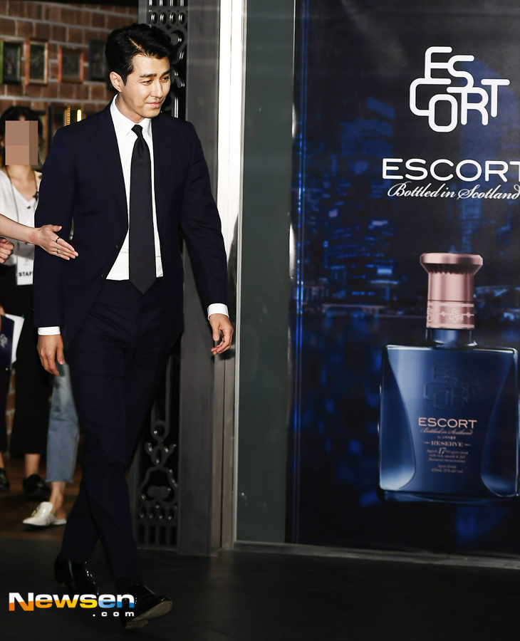 Whiskey Escort by Scotch Blue launch event was held at the Lotte Hotel Cloud Beer Station in Jamsil, Songpa-gu, Seoul on July 16th.The model Cha Seung-won attended the ceremony.Lee Jae-ha