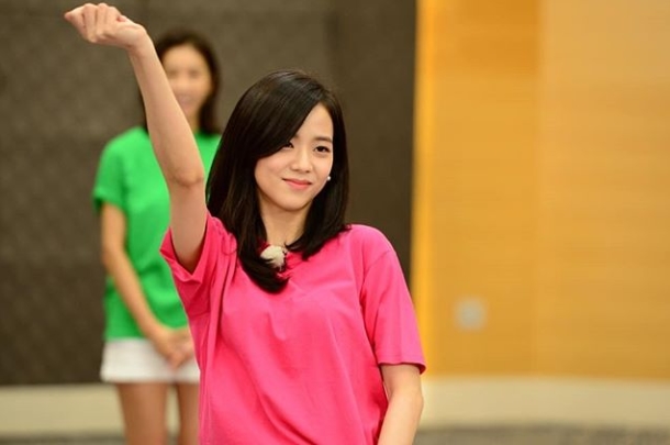 SBS Running Man shooting behind-the-scenes photos have been released.Running Man official Instagram page reads on July 16, Remembrance of the Potential Yesterday Running Man.jpg Silm Sword... Behindcut Reveal!And several photos were posted.In the photo, there were various images from group Black Pink member JiSoo, Jenny Kim to Han Eun-jung who appeared as a guest on Running Man - Hold My Heart broadcast on July 15th.The beautiful beauty of Jenny Kim and JiSoo catches the eye - a comic pose by Hwang Chi-yeul, who is flaunting her muscles, also draws attention.delay stock