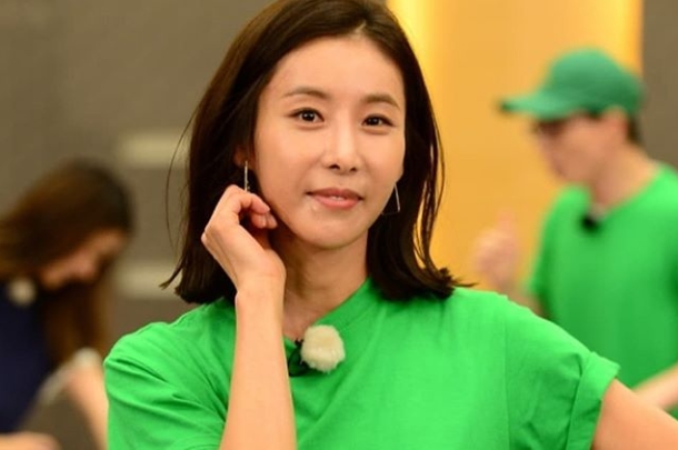 SBS Running Man shooting behind-the-scenes photos have been released.Running Man official Instagram page reads on July 16, Remembrance of the Potential Yesterday Running Man.jpg Silm Sword... Behindcut Reveal!And several photos were posted.In the photo, there were various images from group Black Pink member JiSoo, Jenny Kim to Han Eun-jung who appeared as a guest on Running Man - Hold My Heart broadcast on July 15th.The beautiful beauty of Jenny Kim and JiSoo catches the eye - a comic pose by Hwang Chi-yeul, who is flaunting her muscles, also draws attention.delay stock