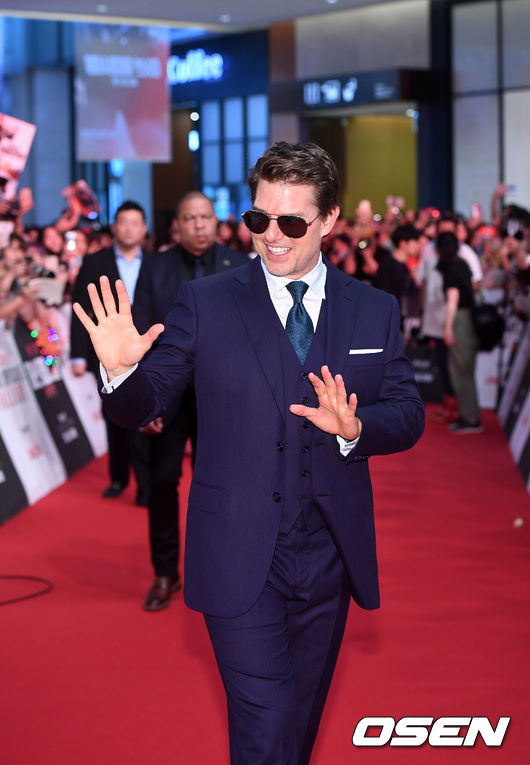 The movie Mission Impossible: Fallout was held at Lotte World Tower in Songpa-gu, Seoul on the afternoon of the 16th.Tom Cruise poses on the Red Carpet.