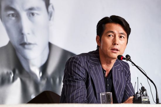 Actor Jung Woo-sung has talked about the work of 25 years in BIFAN SEK Star, Actor, The Artist Jung Woo-sung.Jung Woo-sung said, I have lived hard enough to receive this event called SEK, but I still wanted to get a big gift because I still have a long way to go. The works of 20 years ago did not communicate much with the audience.I am really grateful to the Bucheon Film Festival, he said.Choi, Yong Bae Commission, said, The title Star, Actor, The Artist is to concentrate on the 25-year activities of Jung Woo-sung Actor. Star, mature actor, and Jung Woo-sung as a social artist.The opening ceremony of the Tian Shihoe in connection with the SEK exhibition was attended by Jung Woo-sung Actor, Chung Young, Choi, Yong Bae Commission and Kim Seong-su.Tian Shi, which covers the filmography of Jung Woo-sung Actor from his debut film Gumiho to his latest film Inland, can see the posters of his previous work and the conti of the movie at the time. Especially, the uniform he wore as a North Korean army Um Chul-woo in Steel Rain attracted attention.Kim Seong-su and Actor Jung Woo-sung released a genuine story and laughed at the audience by releasing the truthful story of Jung Woo-sung was attracted to the unusual appearance and I think I look ordinary.He also told about the story of the movie, including the behind-the-scenes story of the movie, such as the story of the movie Bit and the reason why the song of Bit was changed by Jung Woo-sung Actor, and the reason why they met again with Asura.Kim Seong-su and Jung Woo-sung Actors chemistry were outstanding, and the event said, Youth and youth that you have passed through are different and SEK.Watch how brilliant you can shine yourself. On the other hand, along with the Mega Talk sold out, limited edition Goods, which were made in commemoration of Jung Woo-sung SEK, such as SEK pre-echo bag, We are going to make a relationship if we drink this, were able to realize the hot love of the audience at the same time.Jung Woo-sung Actor SEK will screen 12 of his masterpieces, including Bit, Asura, Steel Rain, and The Sea of ​​the Day, which collect topics from participation in narration.The 22nd Bucheon International Fantastic Duo Film Festival, which ended with the same support and expectation as the deterioration on the 12th, will be held in the Bucheon city area until the 22nd, when 299 Fantastic Duo films (60 World Premiere films) will be presented to audiences in 54 countries.