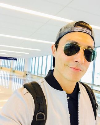 Actor Daniel Henney showed off his Hollywood Force in sunglass.Daniel Henney posted a picture on his 16th day, saying Airport Selfie on his instagram.Daniel Henney in the public photo is staring at the camera with large sunglass, and his handsome appearance, which is not I will not.ed by sunglass, stands out.The netizens who responded to this responded such as I am blowing a great spout, Daniel Henney Fighting, I am so good and I am beautiful everywhere.