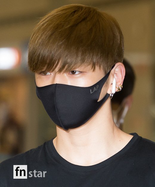 Group Wanna One arrived at Incheon International Airport after the World Tour ONE (Wanna One World Tour ONE: THE WORLD) in Jakarta, Indonesia on the morning of the 17th.