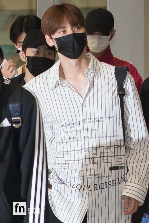 Group Wanna One arrived at Incheon International Airport after the World Tour ONE (Wanna One World Tour ONE: THE WORLD) in Jakarta, Indonesia on the morning of the 17th.
