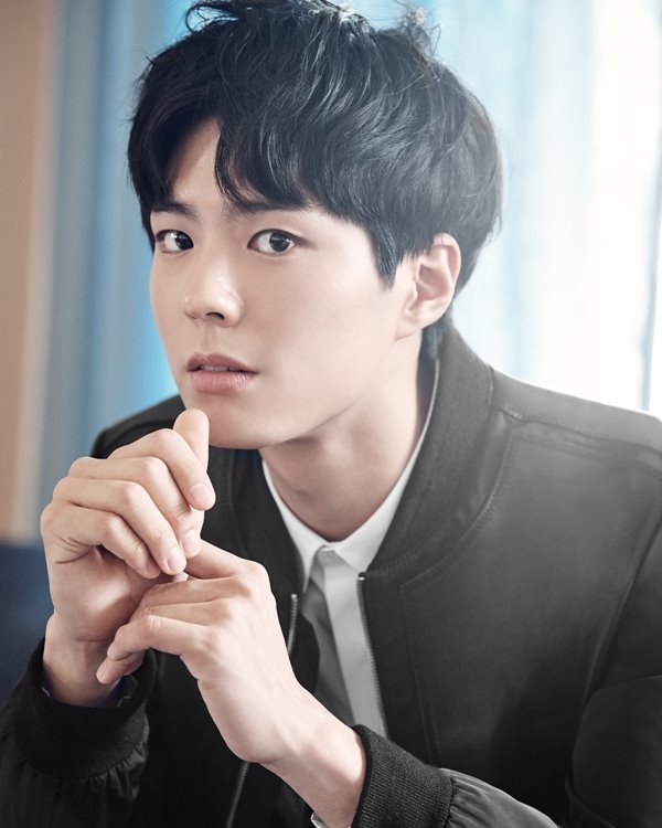 Seven Edu, a middle and high school internet math education company, conducted a survey of 460 people from June 19 to July 16, and Park Bo-gum (110, 24 percent) was selected as the top star to eat Samgye-tang together with Monastic Day.Park Bo-gum made his debut with the movie Blind in 2011 and has accumulated filmography with films such as Going to the end, Myeongri and Chinatown.In the drama Reply 1988, he became a popular star and became a top actor through Gurmigreen Moonlight.Through clean and pure imagery and numerous mitams, Park Bo-gum is loved by the whole nation.BTS Bue (100, 22 percent) followed Park Bo-gum, followed by Jung Hae In (48, 10 percent), Kang Daniel (46, 8 percent), and Baek Jong-won (46, 8 percent) ranked third to fifth.Monastic is the first of the Sambok, which is the time when the heat starts in earnest.From ancient times, the rice grain attached to the lip is heavy and eats the same food as Samgye-tang.Park Bo-gum, who is famous for his usual untouched image and numerous misrepresentations, has impressed the public with a refreshing image through his brilliant appearance that makes the eyes and minds of viewers cool, said an official. The cool and exciting performance shown in recent advertisements would have greatly influenced the first place in this poll.Meanwhile, Park Bo-gum will return to the house theater with Song Hye-kyo as a drama boyfriend in two years.Boyfriend is a drama depicting the daughter of a politician and a former chaebol daughter-in-law and an ordinary man love story.