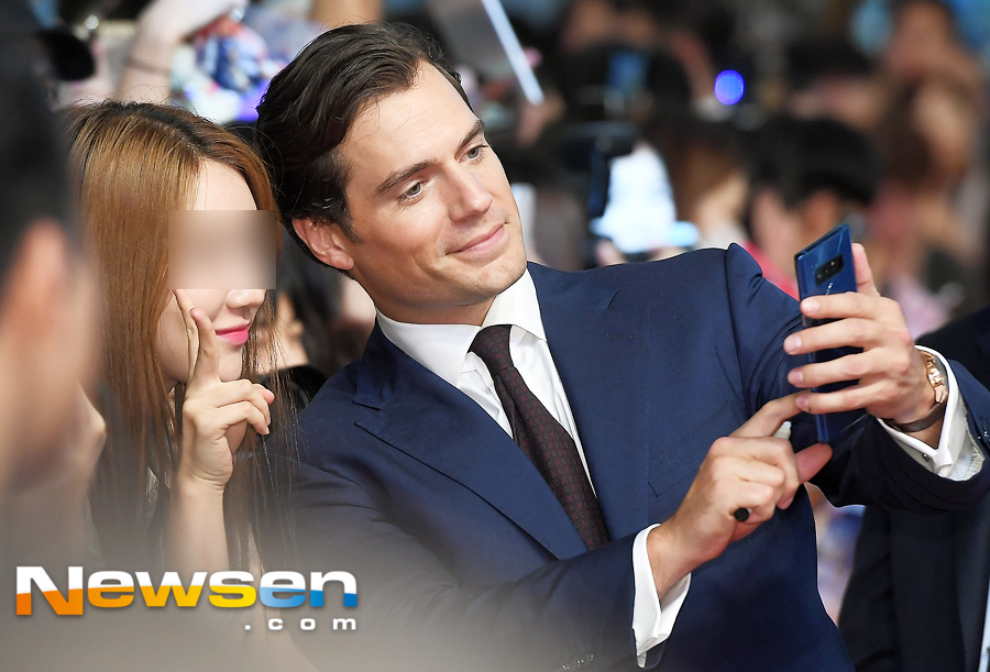 The red carpet event in the movie Mission Impossible: Fallout (director Christopher Macquarie) was held at the Lotte World Tower in Jamsil, Songpa-gu, Seoul on the afternoon of July 16.Tom Cruise, Henry Lau Carville, Love and Simon Pegg showed their all-time Fan service.Meanwhile, Mission Impossible: Fallout, starring Tom Cruise, Henry Lau Carville, Love and Simon Pegg, will be released on Saturday as an action blockbuster that must end the inevitable mission as all good-will choices made by top spy agent Ethan Hunt (Tom Cruise) and the IMF team return to their worst results.Jung Yu-jin