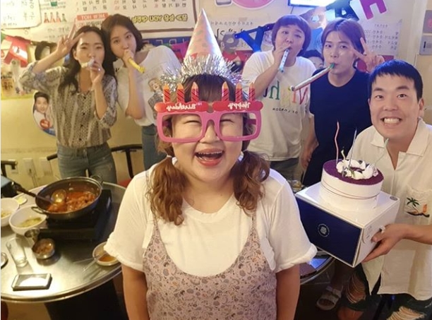 Gag Woman Hong Yoon Hwa has unveiled its 31st Birthday Party scene.Hong Yoon Hwa wrote on his Instagram account on July 17, Thank you for all the congratulations, Ill pay you back all my hard life! Last young lady birthday.Next year, married woman birthday and posted a picture.Inside the picture was a picture of Hong Yoon Hwa, who is having a birthday party with his lover Kim Min-ki and fellow Gag Woman.Hong Yoon Hwa is smiling sunny in comic sunglasses; the jawline of Hong Yoon Hwa, who lost 23kg and became sleek, stands out.The fans who heard the news said, Happy birthday, Walk only healthy and beautiful flower path in the future, Last young lady birthday! The person who was born to be really loved.Happy birthday. delay stock