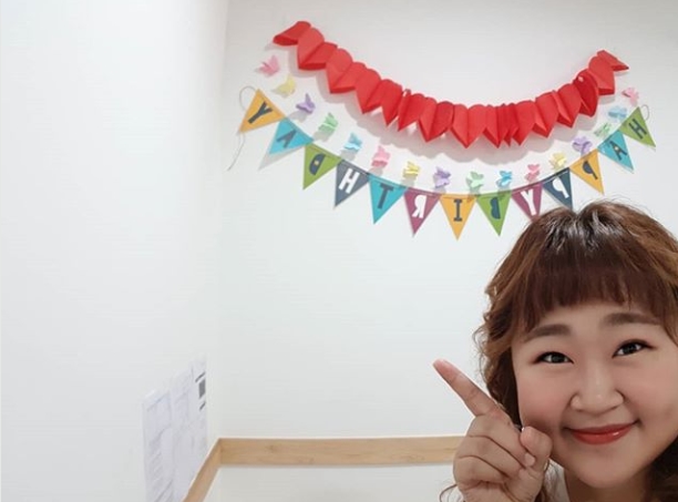Gag Woman Hong Yoon Hwa has unveiled its 31st Birthday Party scene.Hong Yoon Hwa wrote on his Instagram account on July 17, Thank you for all the congratulations, Ill pay you back all my hard life! Last young lady birthday.Next year, married woman birthday and posted a picture.Inside the picture was a picture of Hong Yoon Hwa, who is having a birthday party with his lover Kim Min-ki and fellow Gag Woman.Hong Yoon Hwa is smiling sunny in comic sunglasses; the jawline of Hong Yoon Hwa, who lost 23kg and became sleek, stands out.The fans who heard the news said, Happy birthday, Walk only healthy and beautiful flower path in the future, Last young lady birthday! The person who was born to be really loved.Happy birthday. delay stock