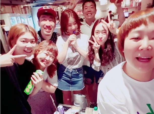 Gag Woman Hong Yoon Hwa has unveiled its 31st Birthday Party scene.Hong Yoon Hwa wrote on his Instagram account on July 17, Thank you for all the congratulations, Ill pay you back all my hard life! Last young lady birthday.Next year, married woman birthday and posted a picture.Inside the picture was a picture of Hong Yoon Hwa, who is having a birthday party with his lover Kim Min-ki and fellow Gag Woman.Hong Yoon Hwa is smiling sunny in comic sunglasses; the jawline of Hong Yoon Hwa, who lost 23kg and became sleek, stands out.The fans who heard the news said, Happy birthday, Walk only healthy and beautiful flower path in the future, Last young lady birthday! The person who was born to be really loved.Happy birthday. delay stock
