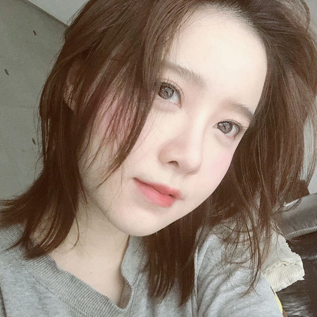 Actor Ku Hye-sun showed off his unwavering beautiful looks in the Nighthawks work.Ku Hye-sun posted several photos on his anstagram on the 17th with an article entitled Nighthawks.In the photo, there is a disheveled horse hair style game and a comfortable Ku Hye-sun taking a selfie.Even with Nighthawks work, transparent skin and beautiful looks that are not hit at all capture Eye-catching.On the other hand, Ku Hye-sun attended the red carpet opening ceremony of Bucheon International Fantastic Festival on the 12th, and he said through SNS, I eat a lot of rice.10kg, he said.Ku Hye-sun Instagram